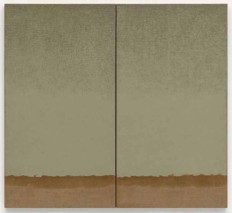 하종현 ‘접합 83-08(A+B)’(1983). 마대 뒷면에서 물감을 밀어 앞면으로 배어나오게 하는 ‘배압법’을 활용한 대표적인 ‘접합’ 연작이다. 유채·마, 220×220㎝. 국제갤러리