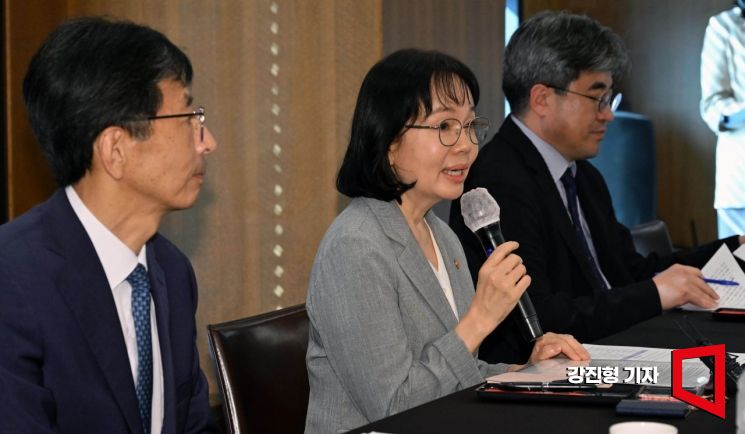 송경희 개인정보보호위원장이 28일 서울 중구 프레스센터에서 열린 통신3사 최고경영자(CEO) 간담회에서 모두발언을 하고 있다. 2026.9.28. 강진형 기자