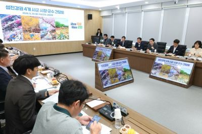 박성현 광양시장은 29일 곡성군청에서 열린 '섬진강권 4대 시·군 시장·군수 간담회'에 참석해 섬진강권 통합관광벨트 조성사업 추진 현황을 공유하고 남부권 광역관광 진흥사업의 성공적인 추진을 위한 협력 방안을 논의했다. 광양시 제공