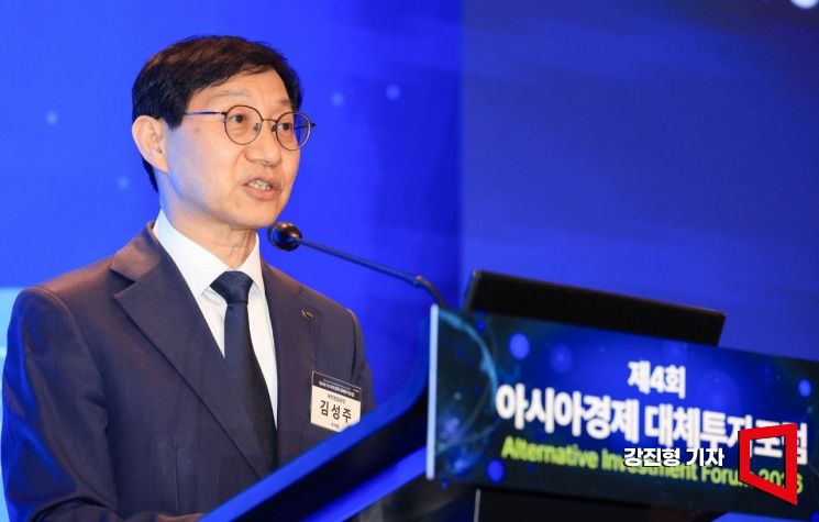 김성주 국민연금공단 이사장이 29일 서울 여의도 콘래드호텔에서 열린 ‘제4회 아시아경제 대체투자포럼’에 참석해 축사하고 있다. 2026.9.29. 강진형 기자
