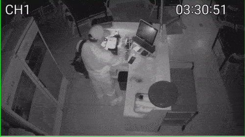 범행 현장 내부 CCTV 모습. 연합뉴스