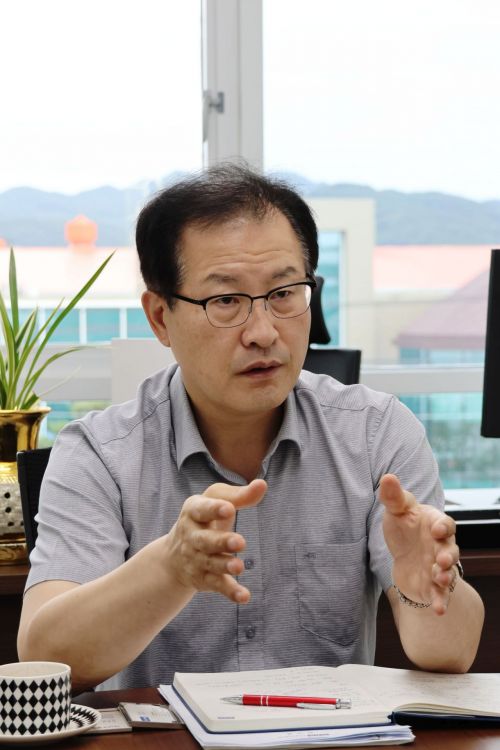 임만규 일진하이솔루스 대표가 지난달 10일 전북 완주테크노밸리 일진하이솔루스 연구·개발(R&D)센터에서 아시아경제와 인터뷰하고 있다. 최호경 기자