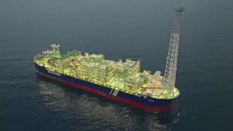 호주 바로사 가스전의 부유식 원유 생산·저장·하역설비(FPSO). 해저 생산정에서 생산된 천연가스를 처리해 해저 파이프라인을 통해 다윈 LNG 터미널로 보낸다. SK이노베이션