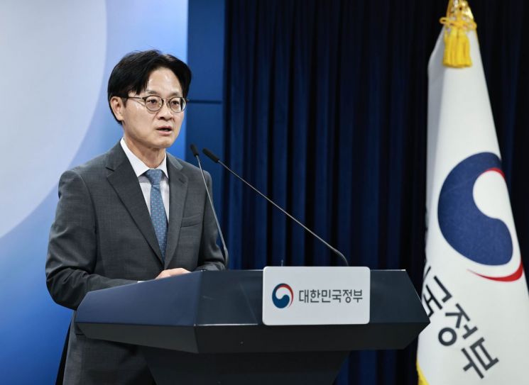 김정관 산업통상부 장관이 지난달 22일 정부서울청사에서 대미투자 협상 결과를 발표하고 있다. 산업통상부.