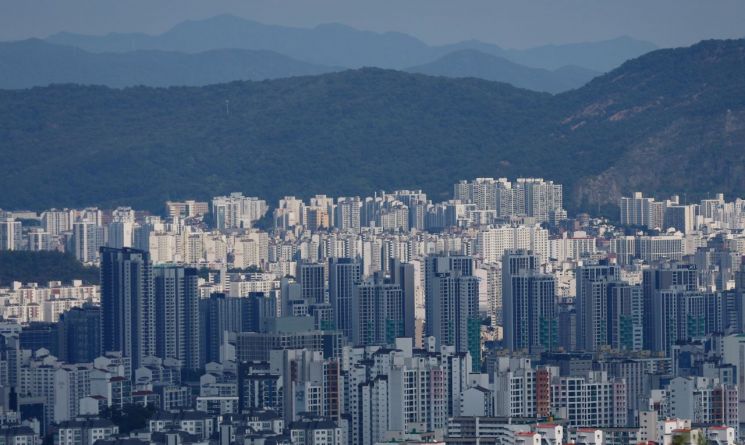 Seoul Apartment Prices Set Record with 86th Consecutive Weekly Rise... Yongsan Turns Downward