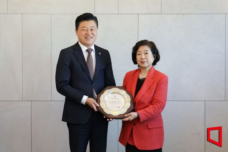 현정은 회장, 충북도 명예도지사 재위촉 