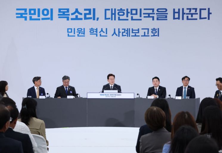 이재명 대통령이 2일 세종특별자치시에서 열린 민원혁신 사례보고회에서 모두발언을 하고 있다. 2026.10.2 연합뉴스