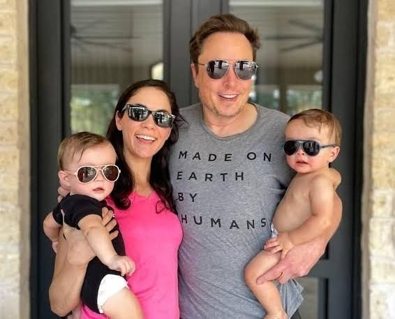 Photo of Elon Musk (center), CEO of Tesla, with Sabon Zilis and children. Screenshot from X (formerly Twitter)