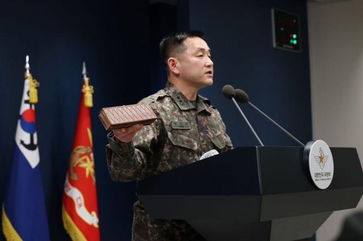 양진혁 합동참모본부 작전부장이 5일 서울 용산구 국방부에서 비무장지대(DMZ) 지뢰 폭발 관련해 합동 현장조사 TF 최종 조사 결과를 설명하고 있다. 연합뉴스