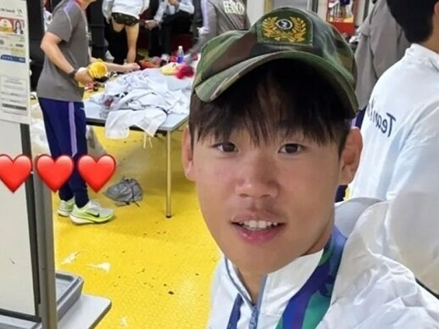 박승수는 경기 뒤 라커룸에서 이른바 '전역모'를 착용한 사진을 자신의 SNS에 올렸다가 비판을 받았다. SNS