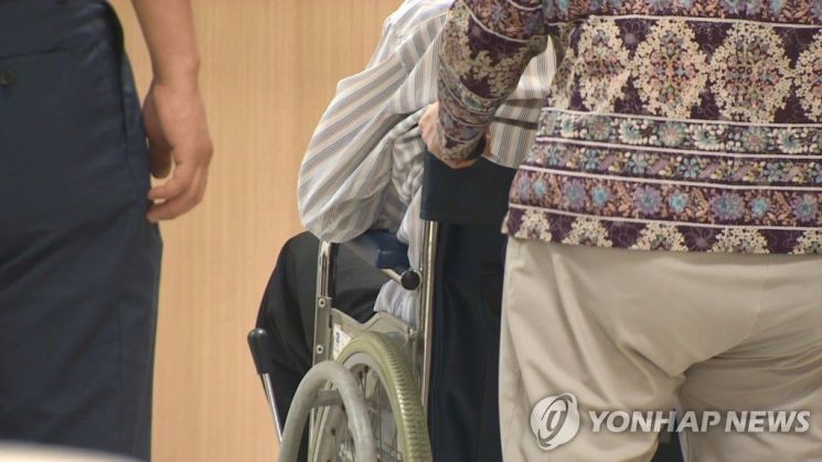 내년 '2인가구' 30% 첫 돌파…3·4인가구 합친 수 넘는다