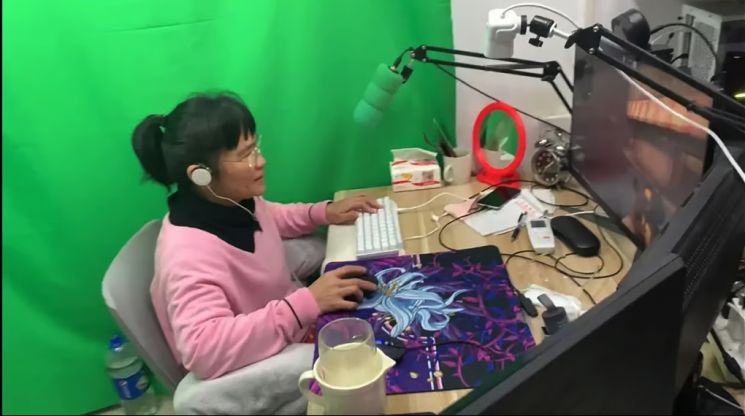 중씨도 게임 방법과 조작법을 따로 적어가며 연습을 이어갔다. 이후 실력은 빠르게 늘었다. 실제 중씨는 표적 150개를 맞히는 연습에서 36초를 기록한 적도 있다. 이는 아들의 기록보다 5초 빠른 수준이었다. SCMP