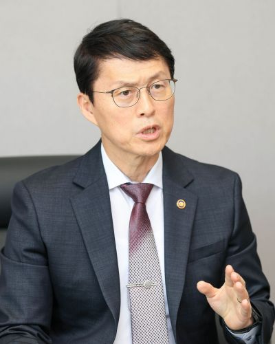 최원호 원자력안전위원회 위원장이 7일 서울 종로구 원자력안전위원회에서 아시아경제와 인터뷰 하고 있다. 강진형 기자