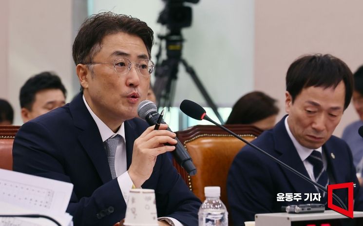 [Photo] Acting Minister Lee Jinsu Answers Questions - The Asia Business ...