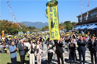 효령노인복지타운은 8일 타운 잔디광장에서 '제30회 노인의 날 기념행사'를 열었다. 효령노인복지타운 제공
