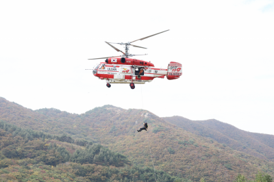 울산소방본부가 산악사고 구조활동을 전개하고 있다.