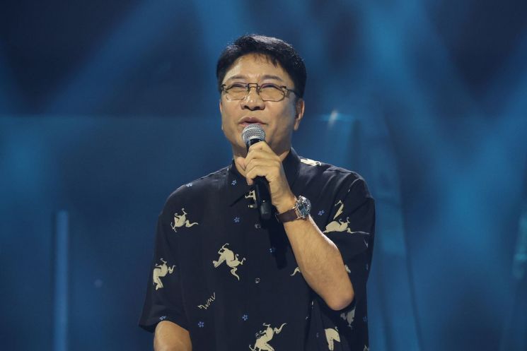 K팝 복귀한 이수만, 보이·걸그룹 동시 공개…AI·XR 접목 "시작은 곡"