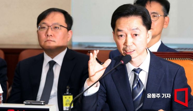 김지용 중대범죄수사청장 후보자가 14일 국회에서 열린 인사청문회에서 의원들 질의에 답변하고 있다. 2026.10.14 윤동주 기자