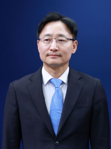 신임 대통령 비서실장으로 임명된 임광현 국세청장이 14일 청와대 기자회견장에서 전임자인 강훈식 비서실장의 인사말을 듣고 있다. 2026.10.14 연합뉴스