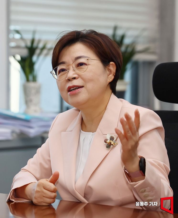 김정재 국회 성평등가족위원회 위원장이 아시아경제와 인터뷰를 하고 있다. 윤동주 기자