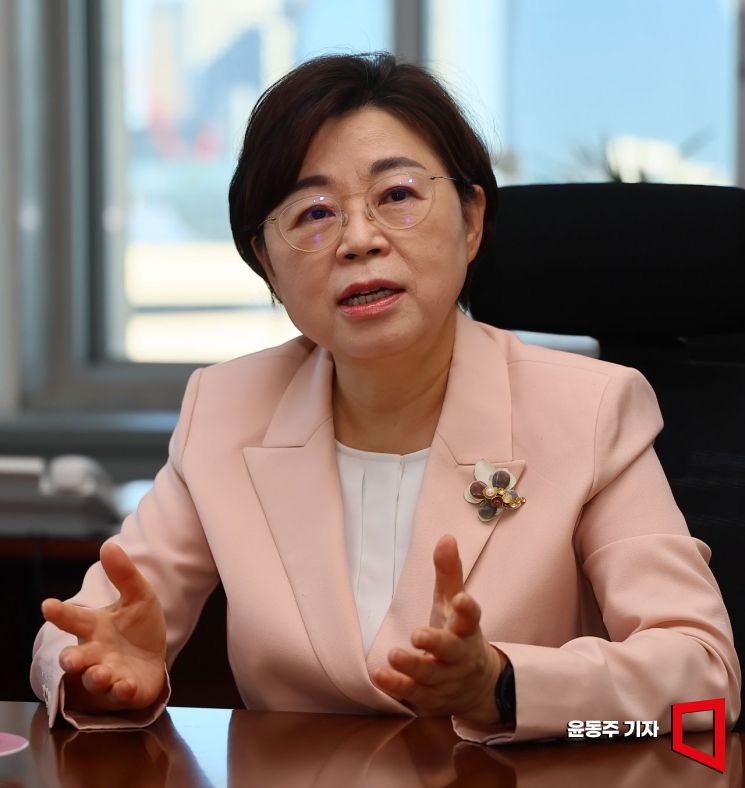 김정재 국회 성평등가족위원회 위원장이 아시아경제와 인터뷰를 하고 있다. 윤동주 기자