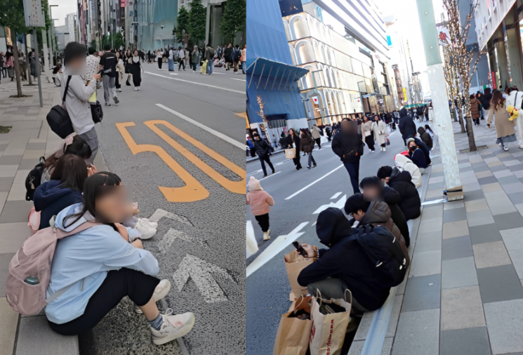 길거리에 앉아 휴식을 취하고 있는 관광객들. SNS 갈무리