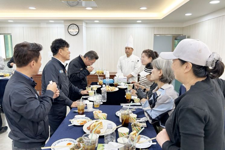 청송군이 청송사과 샌드위치부터 돈가스까지 ‘청송 애플테이블’ 신메뉴 선보여[사진=청송군]