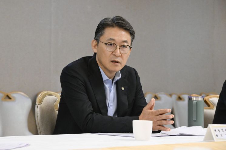 권대영 재정경제부 차관이 16일 정부서울청사에서 열린 '시장상황점검회의'를 주재, 모두발언을 하고 있다. 재정경제부