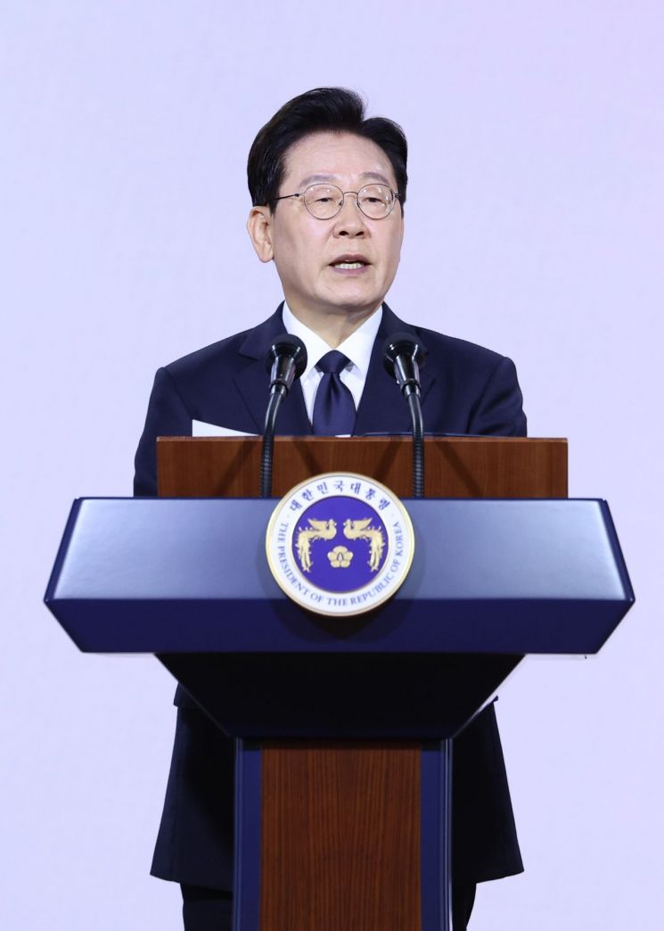 이재명 대통령이 16일 부산시청에서 열린 부마민주항쟁 47주년 기념식에서 기념사를 하고 있다. 2026.10.16 연합뉴스