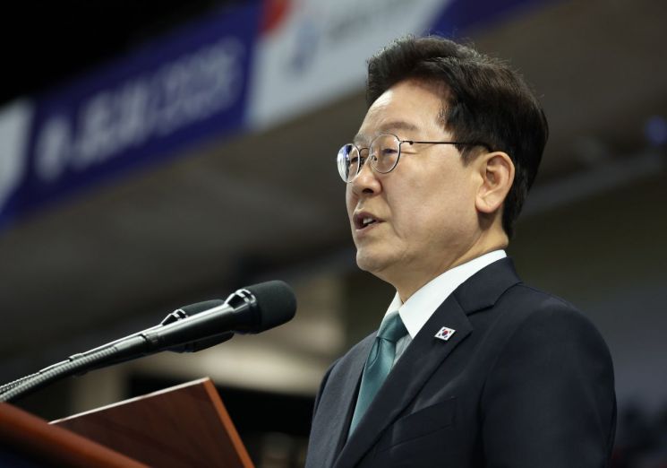 이재명 대통령이 16일 제주월드컵경기장에서 열린 제107회 전국체육대회 개회식에서 기념사를 하고 있다. 2026.10.16 연합뉴스