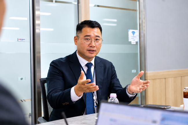 이제환 제이피이노베이션 대표가 지난 14일 메인비즈협회 주관 기자간담회에서 기자들의 질문에 답하고 있다. 메인비즈협회