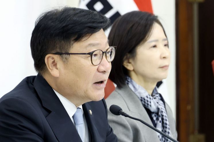 정점식 국민의힘 원내대표가 18일 국회에서 열린 국정감사 현안 관련 기자간담회에서 발언하고 있다. 연합뉴스.