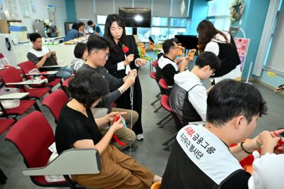 급식봉사부터 거리 정화까지… BNK부산은행, 부산 7개 현장서 가을맞이 봉사활동