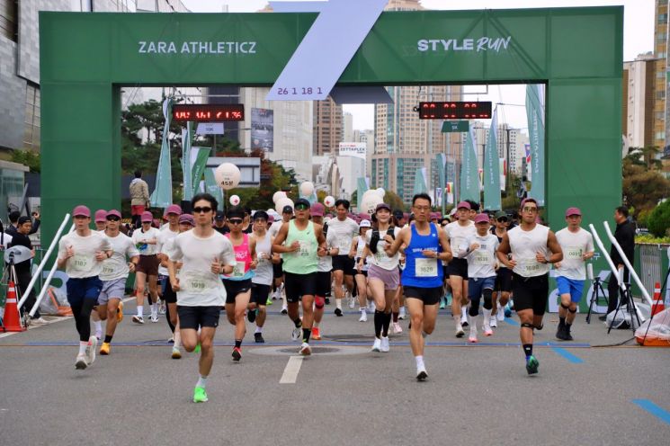 서울시 송파구 신천동에 위치한 잠실 롯데월드몰에서 진행하는 2026 스타일런에서 참가자들이 행사에 참여하고 있다. 롯데백화점 제공.
