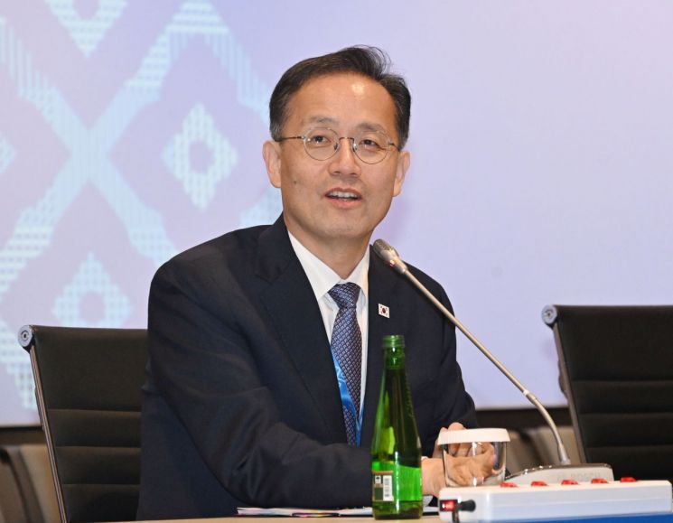 국제통화기금(IMF)/세계은행(WB) 연차총회 및 주요 20개국(G20) 재무장관·중앙은행 총재 회의, 주요 7개국(G7) 재무장관·중앙은행 총재 회의 참석차 태국 방콕을 방문한 이형일 부총리 겸 재정경제부 장관이 10월 16일(현지시간) 출입기자단과 간담회를 갖고 있다. 재정경제부.