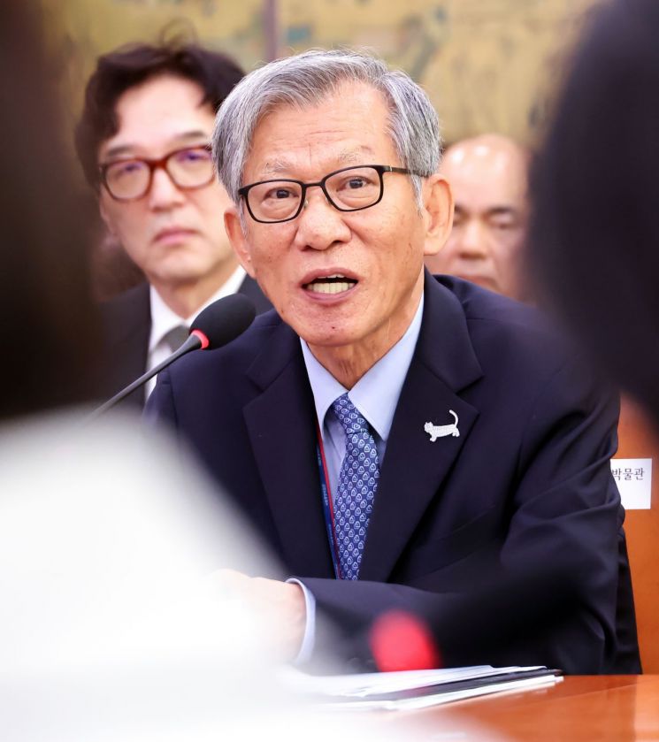 유홍준 국립중앙박물관장이 19일 국회에서 열린 문화체육관광위원회 국정감사에서 위원 질의에 답하고 있다. 2026.10.19 연합뉴스