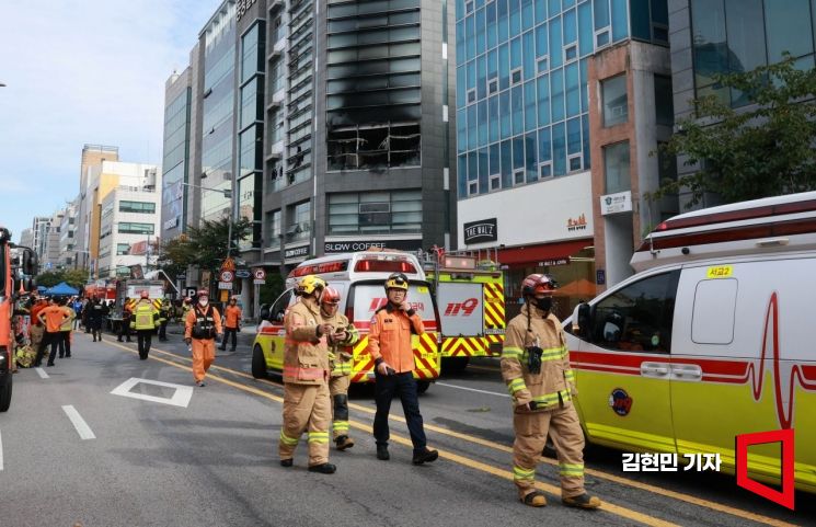 서울 강남구 역삼동 화재 발생 장면. 김현민 기자