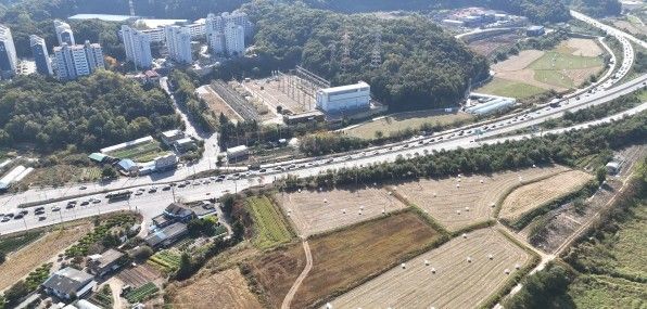 신원철 강원도 경제부지사는 21일 KDI 공공투자관리센터를 방문해 접경지역 교통난 해소와 국가균형발전을 위한 포천~철원 고속도로 건설의 필요성을 설명하고 적극적인 검토를 건의했다. 사진은 신북IC 접속도로. 강원도 제공