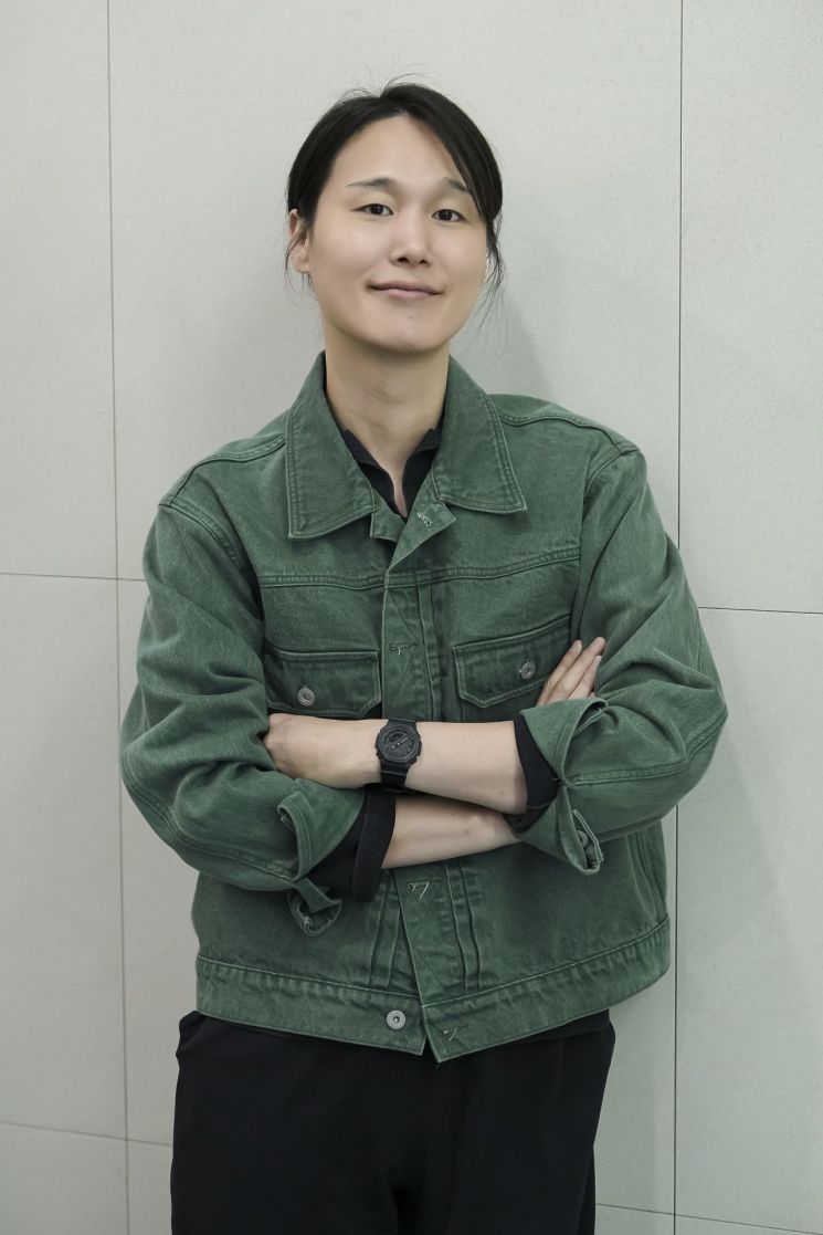 '더 커뮤니티2: 보이지 않는 손'을 연출한 권성민 PD. 웨이브 제공