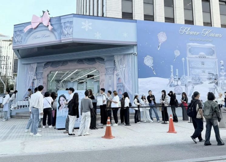 서울 성수동에 열린 플라워노즈 팝업스토어에 사람들이 입장하고 있다. 플라워노즈 사회관계망서비스(SNS) 제공.