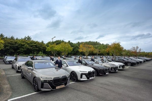 BMW 레이디스 챔피언십은 BMW 7시리즈 차량 70여 대를 마련해 프리미엄 의전 서비스를 준비했다. BMW 코리아 제공
