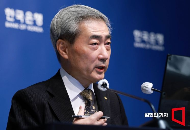 신현송 한국은행 총재가 22일 서울 중구 한은에서 열린 금융통화위원회 통화정책방향 결정 회의 후 기자간담회에서 발언하고 있다.