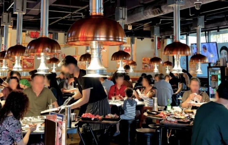 미국 텍사스주 캐럴턴 새마을식당을 찾은 고객들. 더본코리아