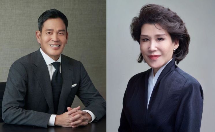 정용진 신세계그룹 회장(좌), 정유경 (주)신세계 회장