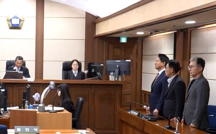 오세훈 서울시장이 23일 서초구 서울고등법원에서 열린 정치자금법 위반 혐의 항소심 선고공판에서 선고 주문을 듣고 있다. 서울고등법원 제공. 연합뉴스