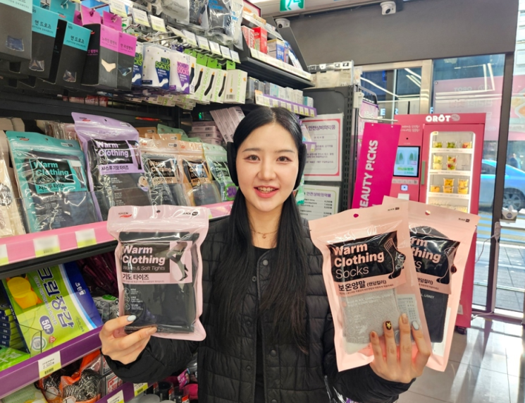 CU는 지난 12일 플리스·경량패딩 등 품목으로 동절기 의류를 확대해 판매한다고 밝혔다. BGF 리테일