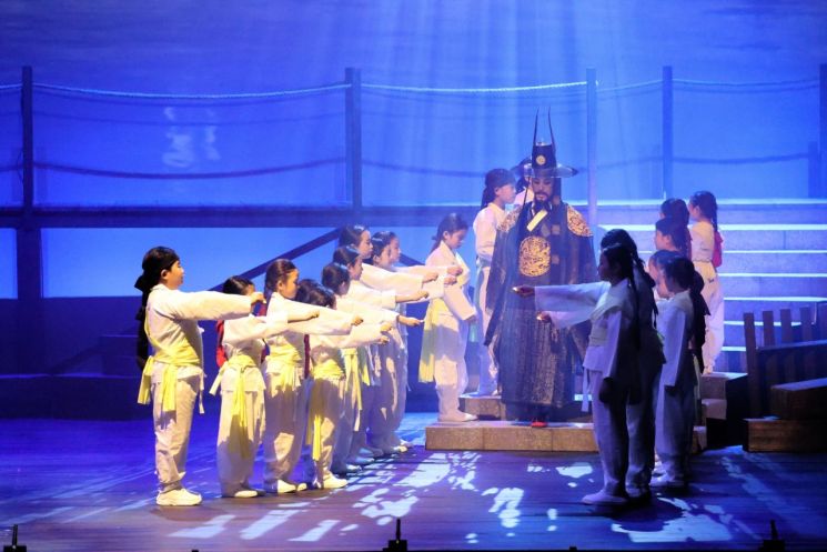[On Stage] A Journey Begun with King Jeongjo's Filial Devotion ...
