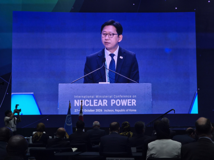 27일 오전 10시 인천 송도컨벤시아에서 ‘국제원자력기구(IAEA) 원자력 장관회의’가 개막했다. 배경훈 부총리 겸 과학기술정보통신부 장관이 개회사를 하는 모습. 과기정통부 제공.