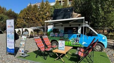 신안군이 섬 여행과 숙박을 동시에 해결할 수 있는 새로운 관광상품 '섬카(섬CAR) 시범 사업'을 운영한다. 신안군 제공
