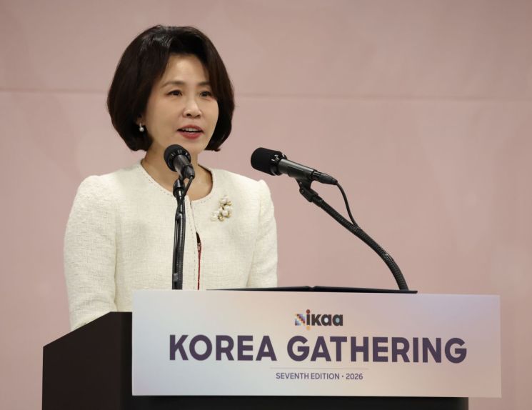 김혜경 여사가 19일 서울 코엑스에서 열린 세계한인입양인협회(IKAA) 한국대회 개회식에서 인사말을 하고 있다. 2026.10.19 연합뉴스